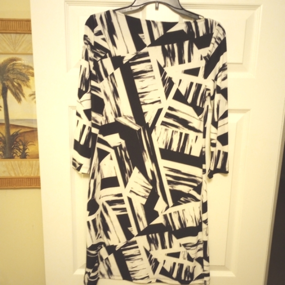 Apt 9 black and white abstract print dress. XS - Picture 2 of 5